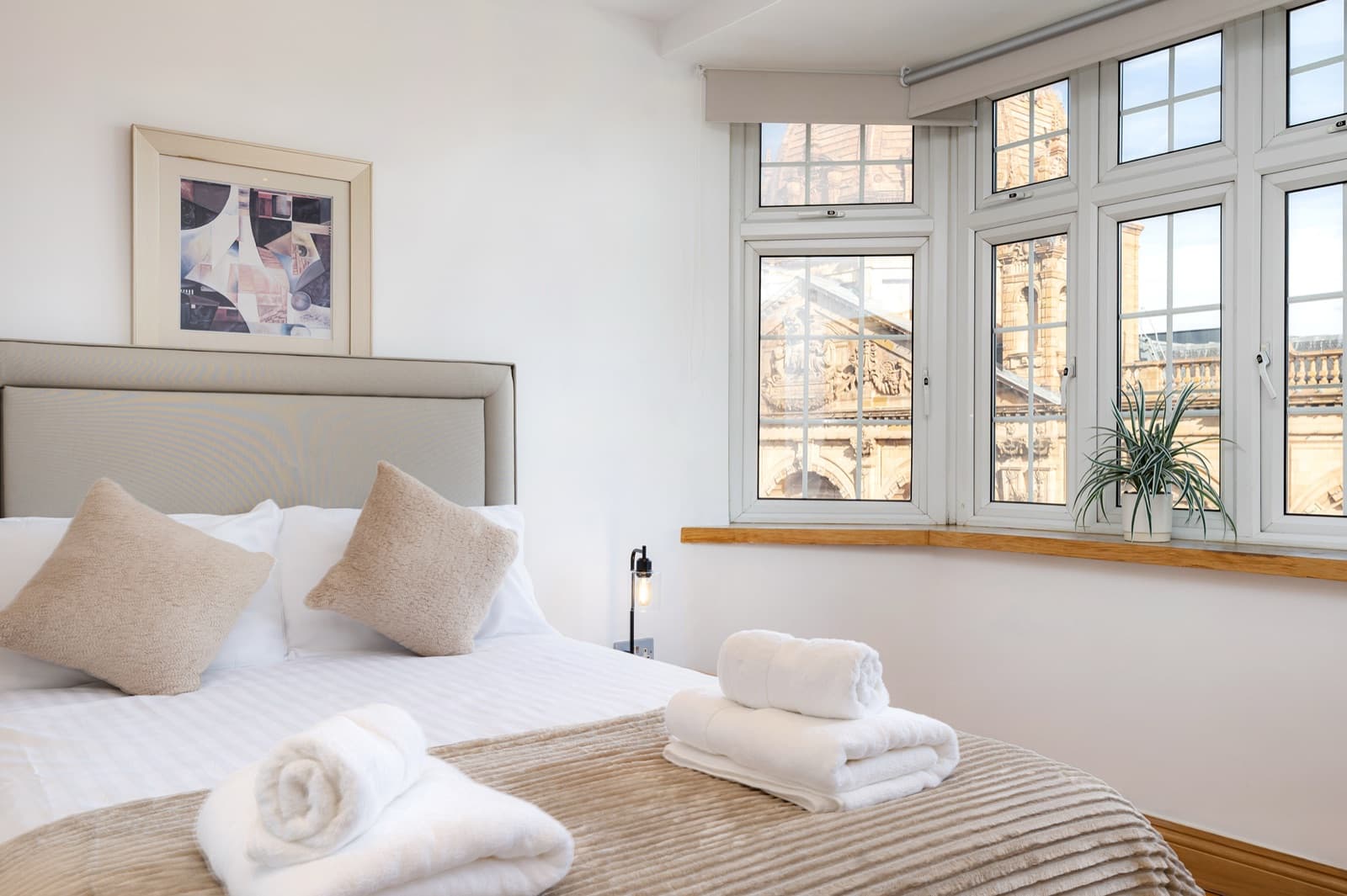 Double bedroom with Harrods view