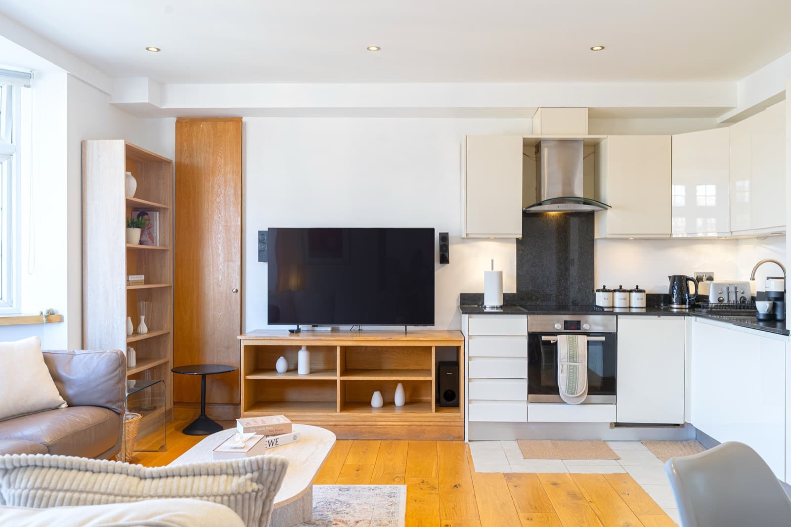 Fully fitted kitchen